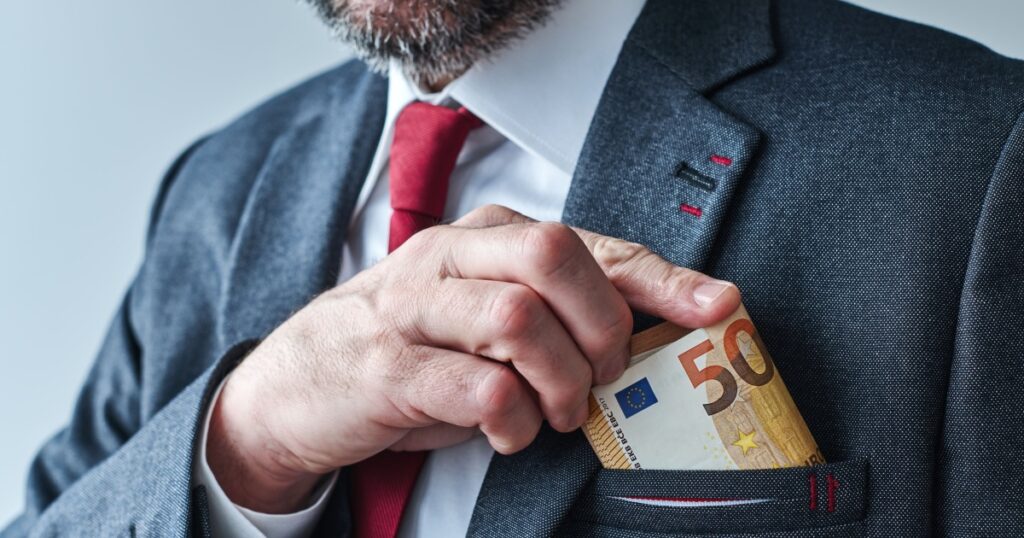 How carbon permit markets can lead firms to capture surplus rents