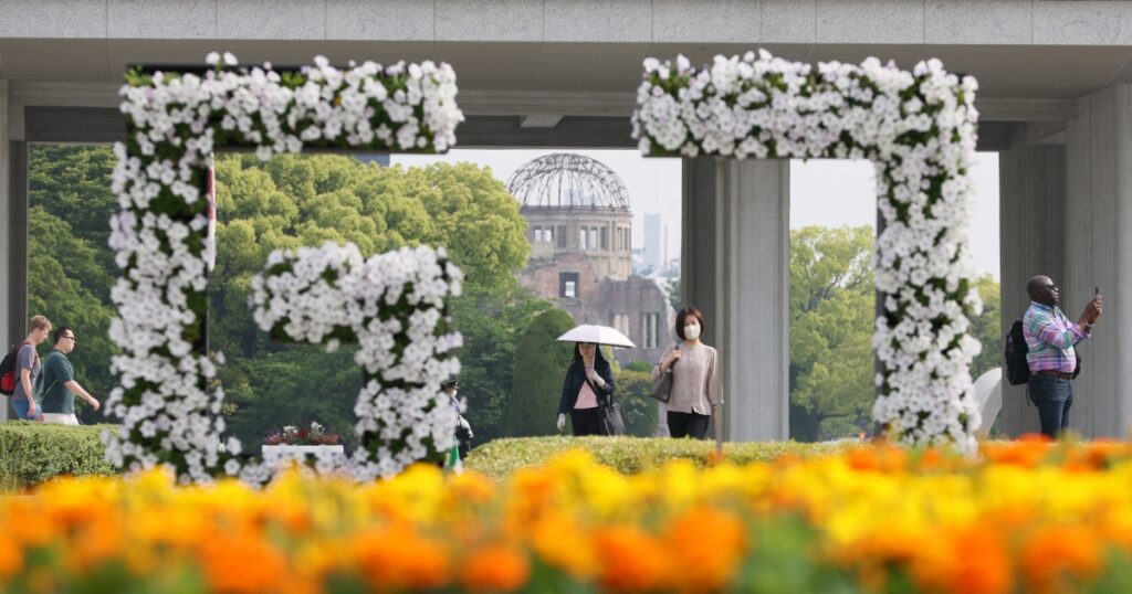 Japan hosts the G-7 summit